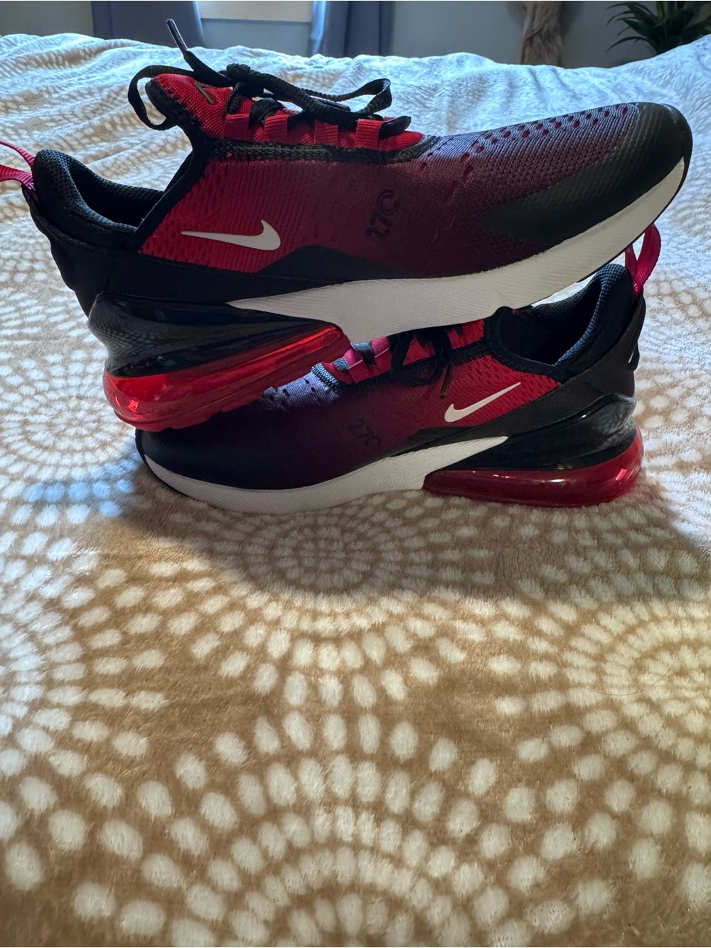 Nike Kids'/womens Air Max 270 React - Red and Black 6y/7.5 women’s